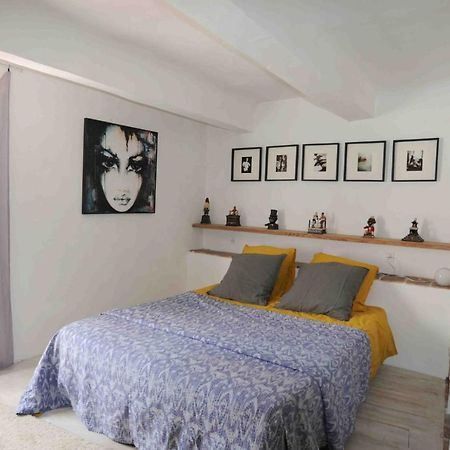 Appartement Dans Le Ciel Tourtour Exteriör bild